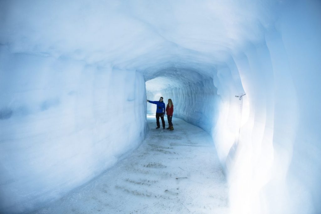 Tunel v ledovci Langjökull 