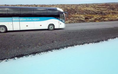 Autobus z Reykjavíku do Modré laguny