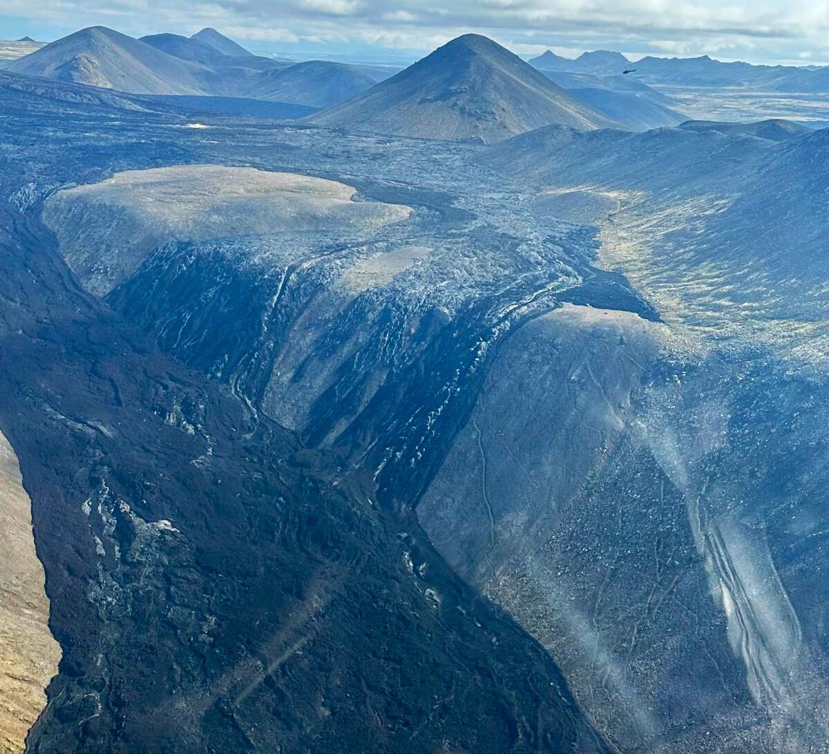 Láva z helikoptéry na Islandu